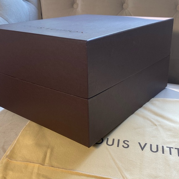 Authentic Louise Vuitton Gift Box, dustcover/bag medium - Picture 8 of 11